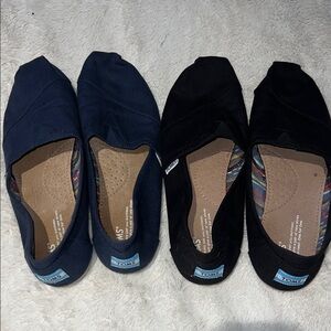 TOMS Classic Navy and Black Canvas Shoes Size 9